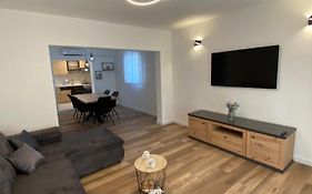 Comfy Apartment In A Quiet Neighborhood
